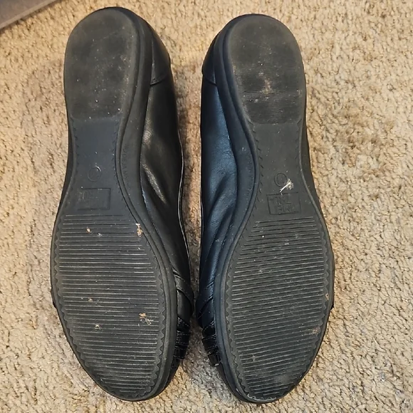Time and Tru Women's Elegant Black Flats - Picture 3 of 5